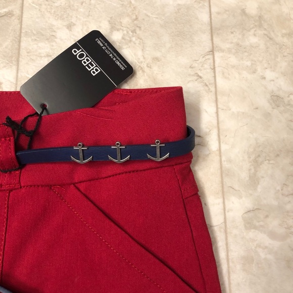 Red shorts - Picture 6 of 9